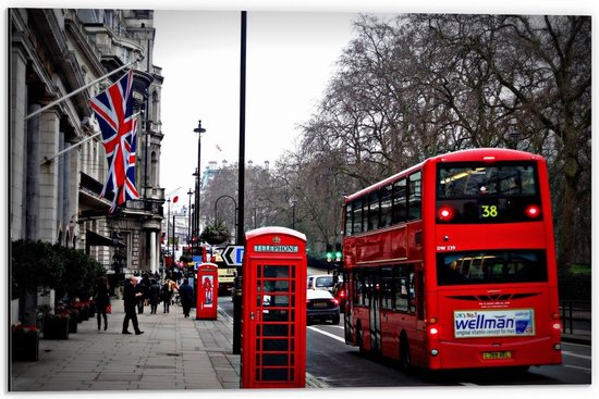 Dibond - Rode Bus en Telefooncel in Londen - 60x40cm Foto op Aluminium (Met Ophangsysteem)