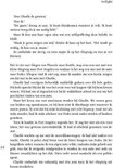 Een jonge vrouw die een auto bestuurt, met een man die naast haar zit en naar haar kijkt.