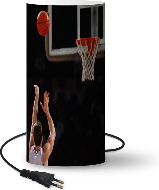 Lampe Basketbal - Joueur de basket-ball lance le ballon de loin dans le  panier - 54 cm... | bol.com