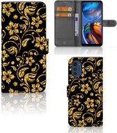 Telefoonhoesje Motorola Moto E32 | Moto E32s Bookcase Cadeau voor Oma Gouden Bloemen