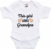 This girl loves grandpa tekst baby rompertje wit meisjes - Cadeau opa - Babykleding 56