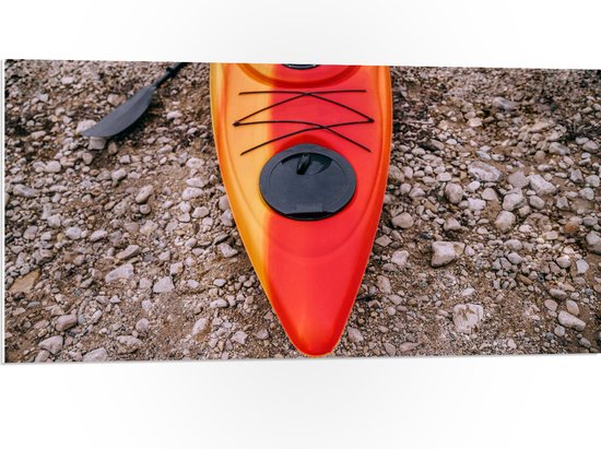 WallClassics - PVC Schuimplaat- Rood Oranje Kano op het Land - 100x50 cm Foto op PVC Schuimplaat