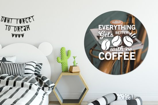 Cercle mural - Cercle mural - Citation de Café Fond 'Tout s'améliore avec le café' avec du café et un vélo - Aluminium - ⌀ 140 cm - Intérieur et extérieur
