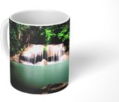 Mok - Foto van een meer onder een waterval in het Nationaal park Erawan in Thailand. - 350 ML - Beker