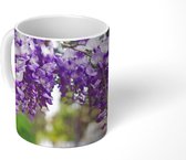 Mok - Blauweregen met een vervaagde achtergrond - 350 ML - Beker