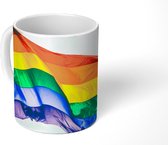 Mok - Koffiemok - Foto van een regenboog vlag - Mokken - 350 ML - Beker - Koffiemokken - Theemok