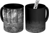 Magische Mok - Foto op Warmte Mok - Een bos in de lente - zwart wit - 350 ML