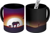 Magische Mok - Foto op Warmte Mok - twee olifanten bij zonsondergang in de savanne - 350 ML