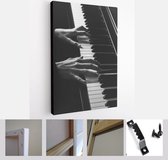 Onlinecanvas - Schilderij - Twee Handen Een Pianotoetsenbord. Verticale Zwart-wit Art Verticaal - Multicolor - 80 X 60 Cm