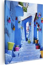Artaza - Canvas Schilderij - Blauwe Huizen met Bloempotten in Chefchaouen, Marokko - 80x100 - Groot - Foto Op Canvas - Canvas Print