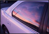 Poster van een paarse auto met reflectie - 30x20 cm