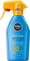 NIVEA SUN Zon Protector Spray Protege & Broncea Nivea SPF 30 (300 ml)