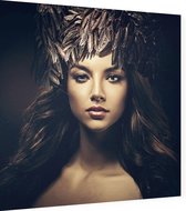 Vrouw met veren in het haar - Foto op Dibond - 80 x 80 cm