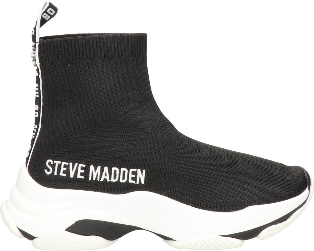 Hoe valt steve madden sale