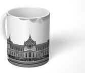Mok - Het kasteel Chakkri Maha Prasat Throne Hall in Azië - zwart wit - 350 ML - Beker