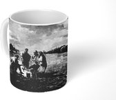 Mok - Rainy Day in Camp - schilderij van Winslow Homer - zwart wit - 350 ML - Beker