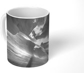 Mok - Roodkleurige gevormde grotten - zwart wit - 350 ML - Beker