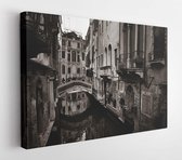 Uitzicht op de gracht van Venetië met historische gebouwen. Italië - Moderne kunst canvas - Horizontaal - 712661263 - 50*40 Horizontal