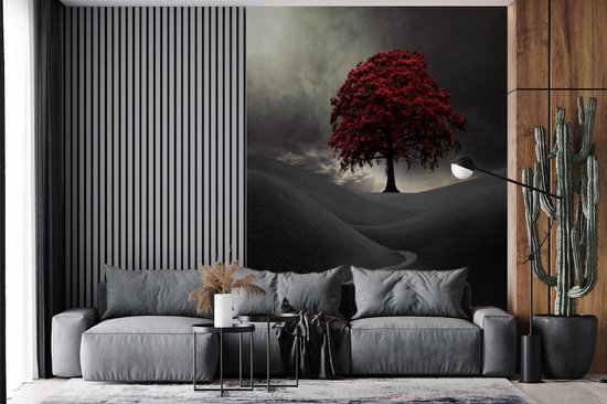 Papier peint vinyle - Une photo noir et blanc avec un grand arbre rouge largeur 190 cm x hauteur 260 cm - Tirage photo sur papier peint (disponible en 7 tailles)