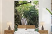 Behang - Fotobehang Een hoge waterval in het Thaise Nationaal park Erawan - Breedte 160 cm x hoogte 240 cm
