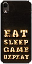Geschikt voor iPhone XR hoesje - Gaming - Games - Quotes - Spreuken - Eat sleep game repeat - Siliconen Telefoonhoesje