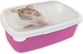 Broodtrommel Roze - Lunchbox - Brooddoos - Staande bruin-witte hamster - 18x12x6 cm - Kinderen - Meisje