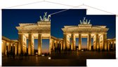 Verlichte Brandenburger Tor op een Berlijnse avond - Foto op Textielposter - 90 x 60 cm