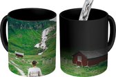 Magische Mok - Foto op Warmte Mok - Gras - berg - Waterval - 350 ML