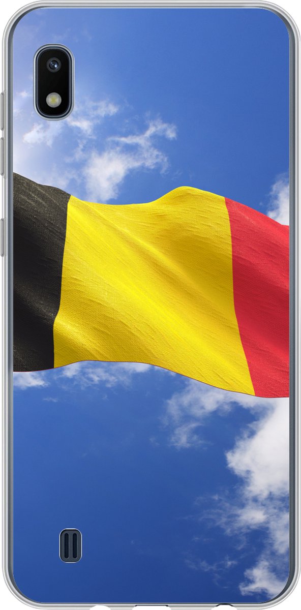 Telefoonhoesje Geschikt voor Samsung Galaxy A10 hoesje - De vlag van België wappert in de lucht - Siliconen Telefoonhoesje Telefoonhoesje