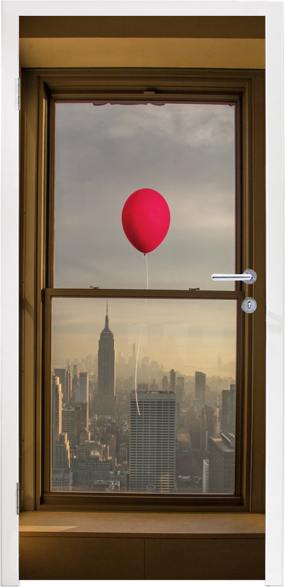 Afbeelding van product StickerSnake  Deursticker Rode ballon vliegt langs raam in New York - 90x215 cm - Deurposter