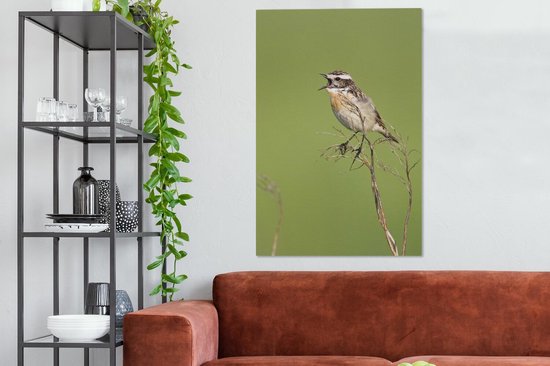 Tableau sur toile Un Whinchat chante sur une brindille - 90x140 cm - Décoration murale
