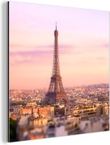 Wanddecoratie Metaal - Aluminium Schilderij Industrieel - Uitzicht over Parijs met de Eiffeltoren die erboven uit steekt - 20x20 cm - Dibond - Foto op aluminium - Industriële muurdecoratie - Voor de woonkamer/slaapkamer
