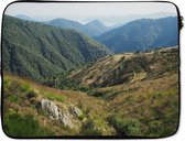 Laptophoes 15 inch 38x29 cm - Nationaal Park Val Grande - Macbook & Laptop sleeve Diepe bergvalleien in het Nationaal park Val Grande in Noord Italië - Laptop hoes met foto