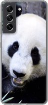 Geschikt voor Samsung Galaxy S21 FE hoesje - Panda - Dier - Bladeren - Siliconen Telefoonhoesje