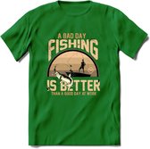 A Bad Day Fishing - Vissen T-Shirt | Beige | Grappig Verjaardag Vis Hobby Cadeau Shirt | Dames - Heren - Unisex | Tshirt Hengelsport Kleding Kado - Donker Groen - S