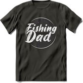 Fishing Dad - Vissen T-Shirt | Paars | Grappig Verjaardag Vis Hobby Cadeau Shirt | Dames - Heren - Unisex | Tshirt Hengelsport Kleding Kado - Donker Grijs - XXL