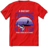 A Bad Day Fishing - Vissen T-Shirt | Paars | Grappig Verjaardag Vis Hobby Cadeau Shirt | Dames - Heren - Unisex | Tshirt Hengelsport Kleding Kado - Rood - 3XL