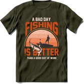 A Bad Day Fishing - Vissen T-Shirt | Oranje | Grappig Verjaardag Vis Hobby Cadeau Shirt | Dames - Heren - Unisex | Tshirt Hengelsport Kleding Kado - Leger Groen - XL