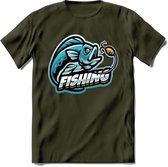 Fishing - Vissen T-Shirt | Grappig Verjaardag Vis Hobby Cadeau Shirt | Dames - Heren - Unisex | Tshirt Hengelsport Kleding Kado - Leger Groen - S