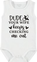 Baby Rompertje met tekst 'Dude youre wife keeps checking me out 2' | mouwloos l | wit zwart | maat 50/56 | cadeau | Kraamcadeau | Kraamkado