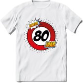 80 Jaar Hoera Verkeersbord T-Shirt | Grappig Verjaardag Cadeau | Dames - Heren | - Wit - XL