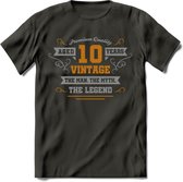 10 Jaar Legend T-Shirt | Goud - Zilver | Grappig Verjaardag Cadeau | Dames - Heren | - Donker Grijs - M