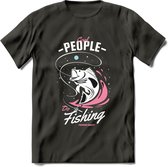 Cool People Do Fishing - Vissen T-Shirt | Roze | Grappig Verjaardag Vis Hobby Cadeau Shirt | Dames - Heren - Unisex | Tshirt Hengelsport Kleding Kado - Donker Grijs - S