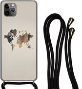 Hoesje met koord Geschikt voor iPhone 11 Pro Max - Wereldkaart -Hout - Plank - Siliconen - Crossbody - Backcover met Koord - Telefoonhoesje met koord - Hoesje met touw