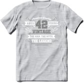 42 Jaar Legend T-Shirt | Zilver - Wit | Grappig Verjaardag en Feest Cadeau | Dames - Heren - Unisex | Kleding Kado | - Licht Grijs - Gemaleerd - S