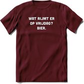 Wat rijmt er op vrijdag Bier T-Shirt | Unisex Kleding | Dames - Heren Feest shirt | Drank | Grappig Verjaardag Cadeau tekst | - Burgundy - S