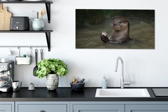 Tableau sur toile Loutre avec de la nourriture dans l'eau - 80x40 cm - Décoration murale