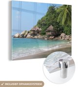 MuchoWow® Glasschilderij 40x30 cm - Schilderij acrylglas - Strohut Op Ko Tao Thailand - Foto op glas - Schilderijen