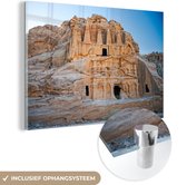 MuchoWow® Glasschilderij 90x60 cm - Schilderij acrylglas - Tombes van het oude Petra Jordanie - Foto op glas - Schilderijen