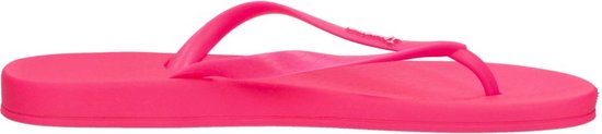 Roze Ipanema teenslipper met een golvend patroon op de voet.